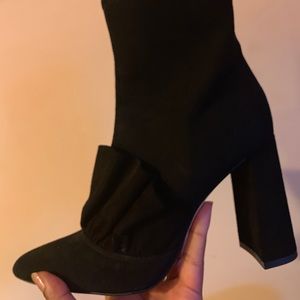 Black velvet boots from Zara Women size 40 New!!